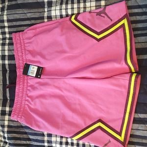Jordan. Medium. Pink